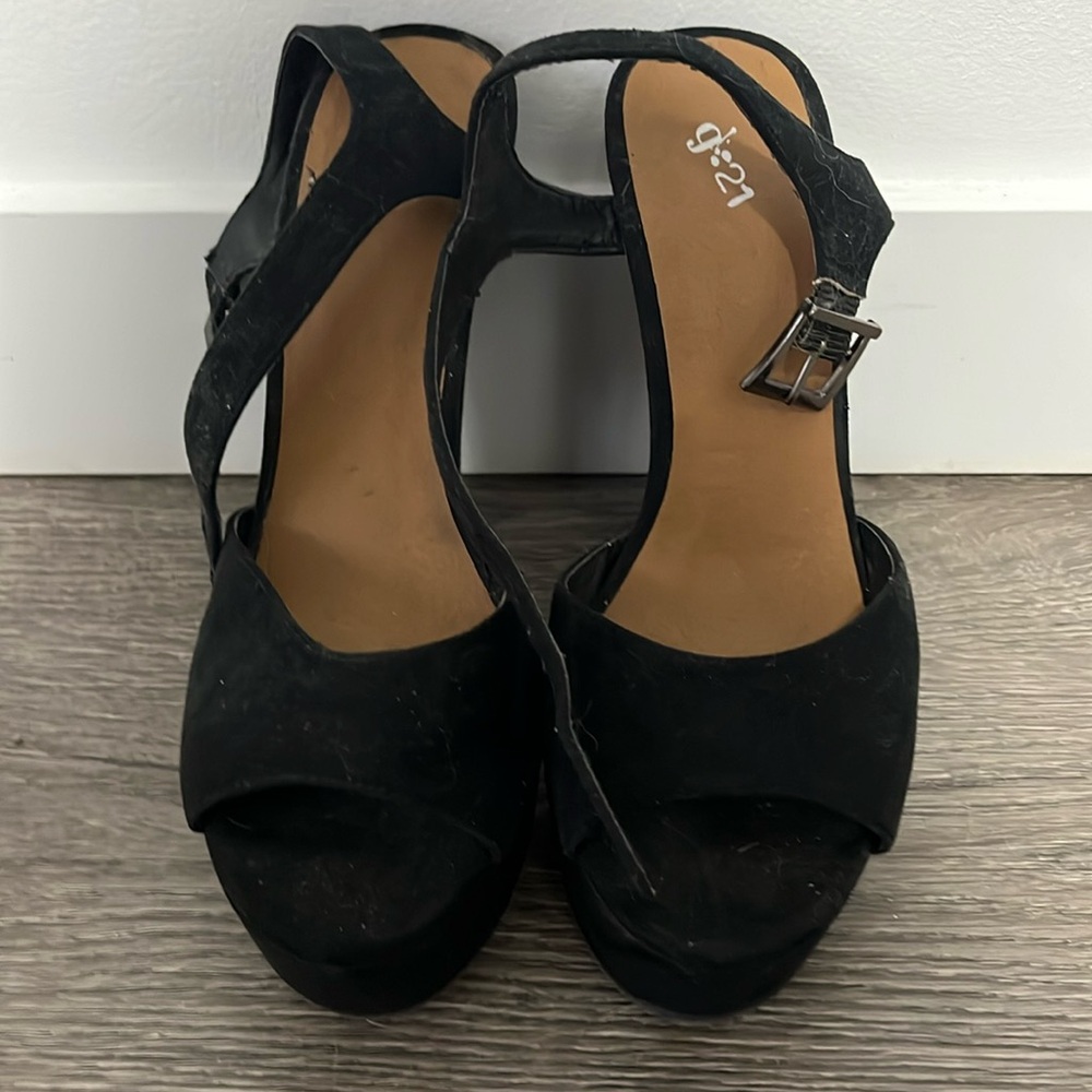 Ladies platform shoes